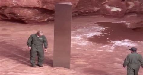 Mysterious monolith found in Utah desert - CBS News