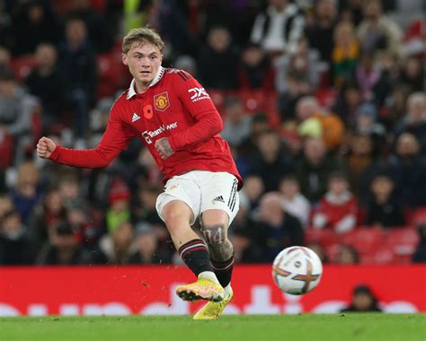 Manchester United whizkid Isak Hansen-Aaroen scores stunning free-kick ...