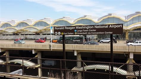 Ronald Reagan Washington National Airport Metro Station - Public ...