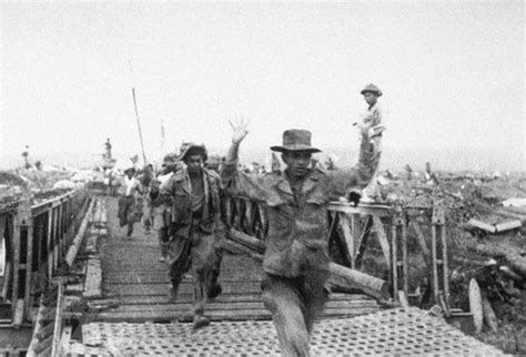 French soldiers surrendering to the Vietnamese after the battle of Dien Bien Phu, 1954 [800x545 ...