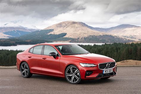 Volvo S60 gains 385bhp plug-in hybrid option in UK | Autocar