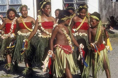 Young dancers from Gilmaan' | Micronesian Culture | Micronesia | OzOutback