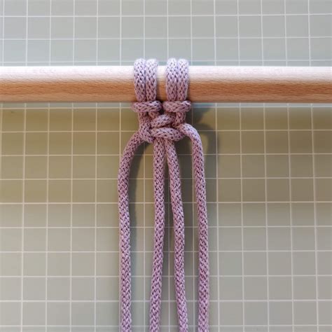 Macrame square knot tutorial: Easy step-by-step instructions