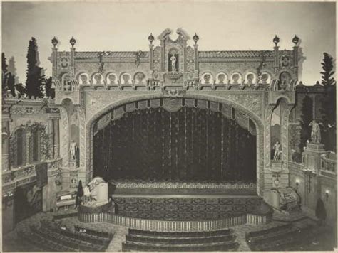 Beside the Yarra: The Forgotten History of the Forum Theatre