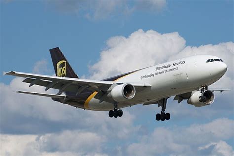 UPS Airbus A300 Suffers Hydraulic Problems While Landing - Simple Flying