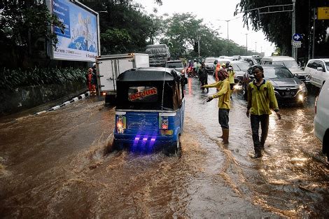 Banjir dan Macet, Warisan untuk Jakarta | PORTAL ISLAM