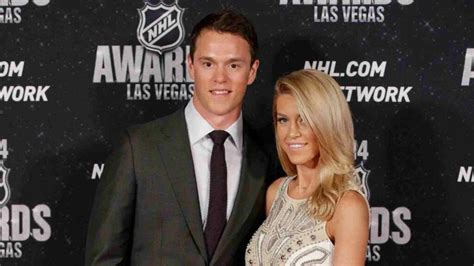 Jonathan Toews Net Worth, Age, Wife & Stats - NAYAG News