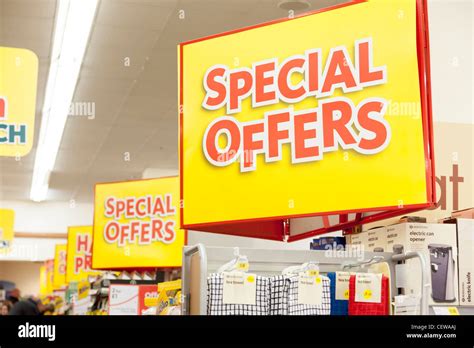 Supermarket offer hi-res stock photography and images - Alamy