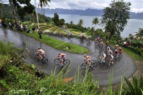 Kelok 44 suguhkan keindahan alam dengan trek yang menantang pebalap - ANTARA Sumbar