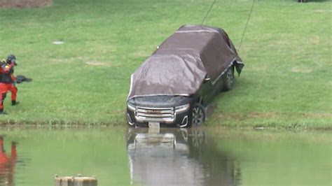 Car with body inside found submerged in pond Video - ABC News