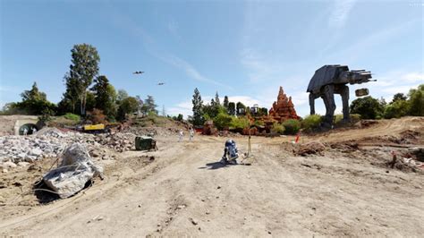 Star Wars Land: Disneyland Offers First Look at Attractions