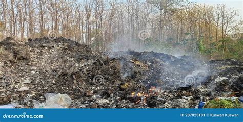 Garbage burning stock image. Image of geology, autumn - 287825181