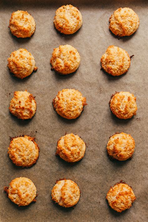 Easy Vegan Macaroons | Minimalist Baker Recipes