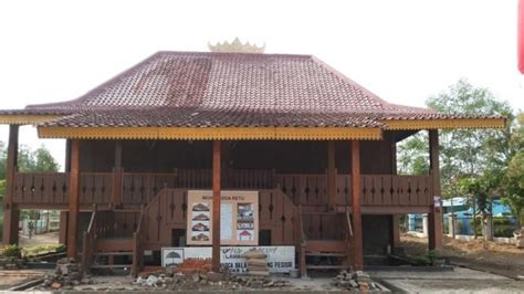 Rumah Adat Lampung, Nuwo Sesat: Bangunan Ini Hanya Rusak Ringan saat Krakatau Meletus ...