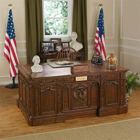 Oval Office Presidents' H.M.S. Resolute Desk - Walmart.com