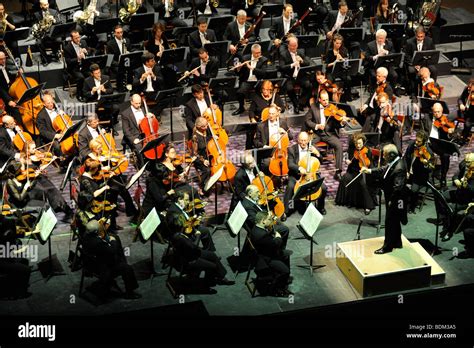 Zubin Mehta Conducting Israel Philharmonic Orchestra Stock Photo - Alamy