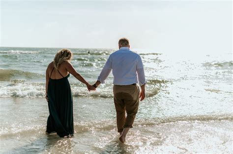 Clearwater Beach, Florida Couples session | Photographs by Teresa