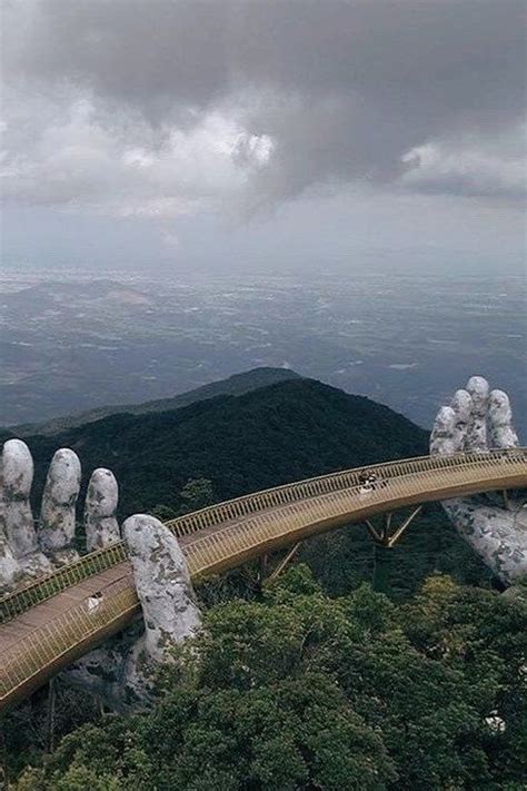 How Vietnam's Golden Bridge lends its hand to history | Landschappen ...