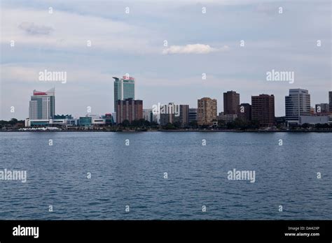 The skyline of Windsor (Ontario) is seen from Detroit (Mi Stock Photo ...