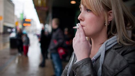 Health roundup: Women who quit smoking live decade more