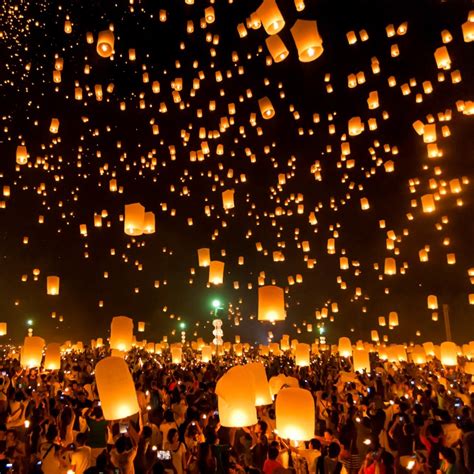 7 Quick Facts About Thailand’s Yi Peng Lantern Festival | TravelAwaits