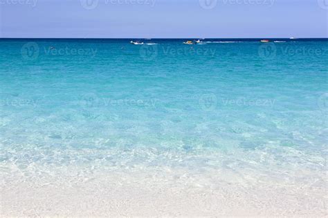 Tourist Activity On Paradise Island 18788380 Stock Photo at Vecteezy