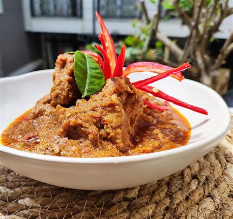 Rendang Sapi (Beef Rendang) from @wondernonieskitchen - ResepMamiku.com