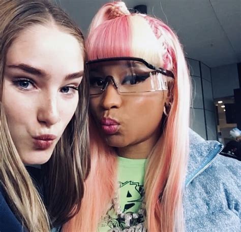 Nicki Minaj with her fan | Nicki minaj, Women, Square sunglasses women