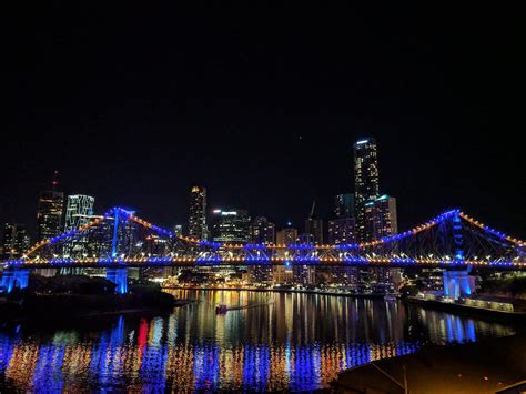 Pretty - the Story Bridge last night in Brisbane's flag colours : r/brisbane