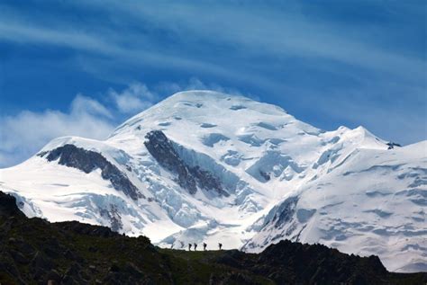 Avalanche kills 2 skiers and injures another on Mont Blanc