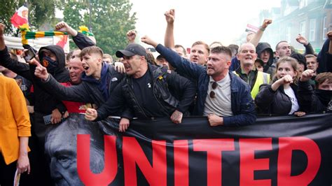 Angry Man United fans in ownership protest before EPL game | CTV News