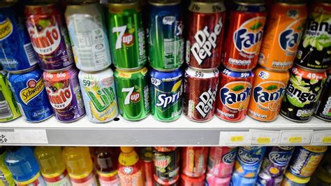 NHS in England ponders sugary drinks ban - BBC News