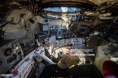 Inside a T-62 Soviet built tank formerly used by Saddam Hussein's... Fotografía de noticias ...