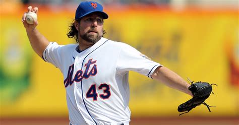 Knuckleball pitcher R.A. Dickey wins prestigious award