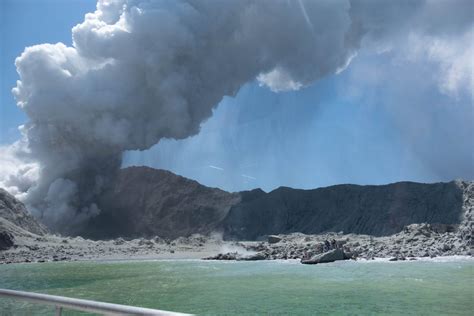 New Zealand volcano: Photos show chaos, aftermath of deadly eruption ...