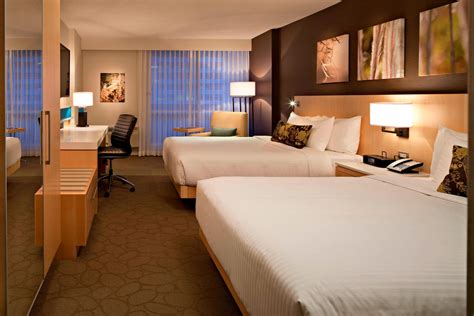 Downtown Winnipeg Hotels with Indoor Pool | Delta Hotels Winnipeg