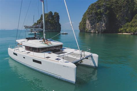 Charter Yacht in Phuket - Tips to Choose the Right One - Boat in the Bay