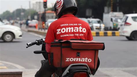 trending video zomato delivery boy inspiring story work with 2 kids netizens appreciation his ...