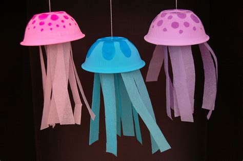 Paper Bowl Jellyfish | Kids' Crafts | Fun Craft Ideas | FirstPalette.com