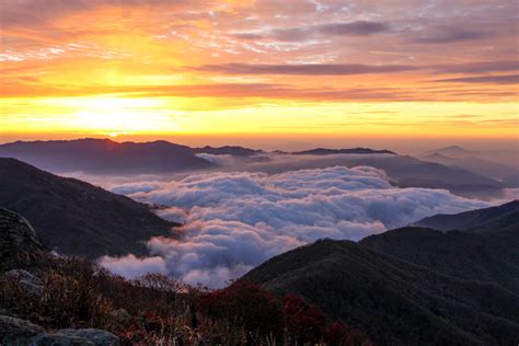 Jirisan Sunrise, South Korea [OC] [5143x3429] : r/EarthPorn