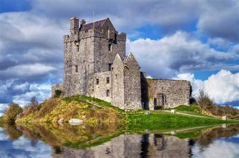 Dunguaire Castle, County Galway, Ireland | Castillos y Palacios | Pin…