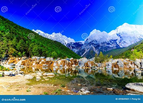 Lijiang: Jade Dragon Snow Mountain Stock Image - Image of lake, famous: 49984969