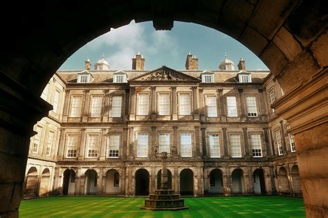 Holyrood Palace, United Kingdom (with Map & Photos)