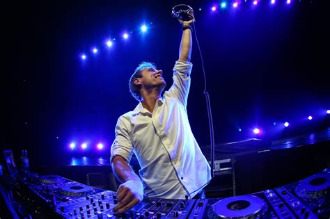 Armin Van Buuren Announces Live Stream Of His Sold Out ‘The Best Of Armin Only’ Arena Show ...