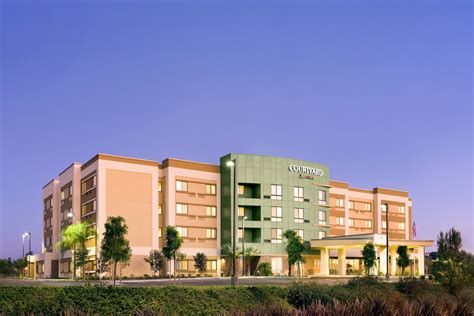 Oceanside, CA Hotel Suites near Oceanside Pier | Courtyard San Diego Oceanside