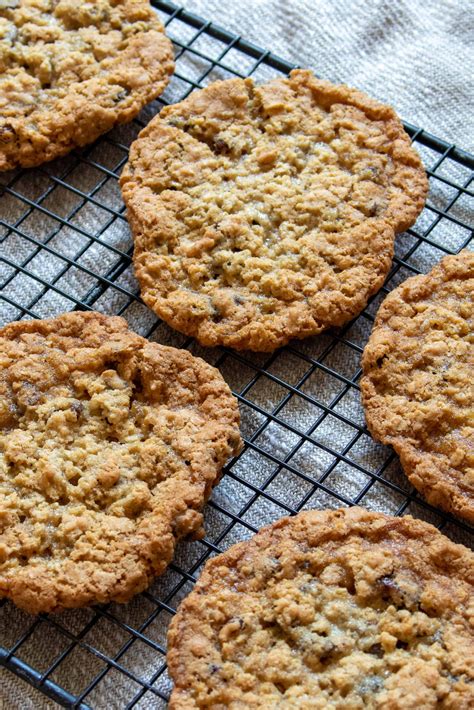 Crispy Oatmeal Raisin Cookies - How To Make Dinner