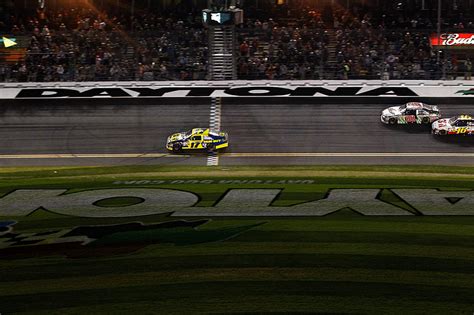 Matt Kenseth Wins 2012 Daytona 500 Amid Lengthy Delay [VIDEO]