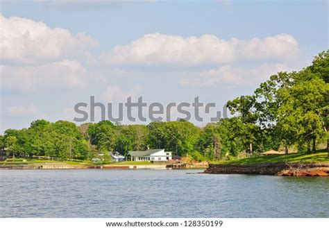 1,090 Texas Lake Homes Images, Stock Photos & Vectors | Shutterstock