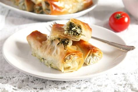 Albanian Spinach Pie or Byrek Rolls (Albanian Food)