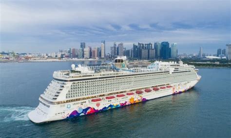 Cruise Ship Arrives in Singapore to Restart Service